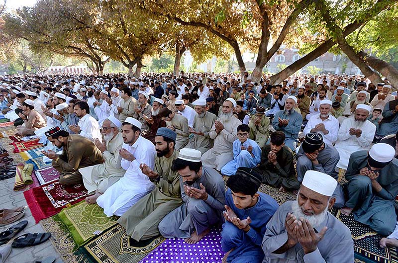 A Large Number Of Faithful Offering Eid Ul Fitr Prayers At Eidgah