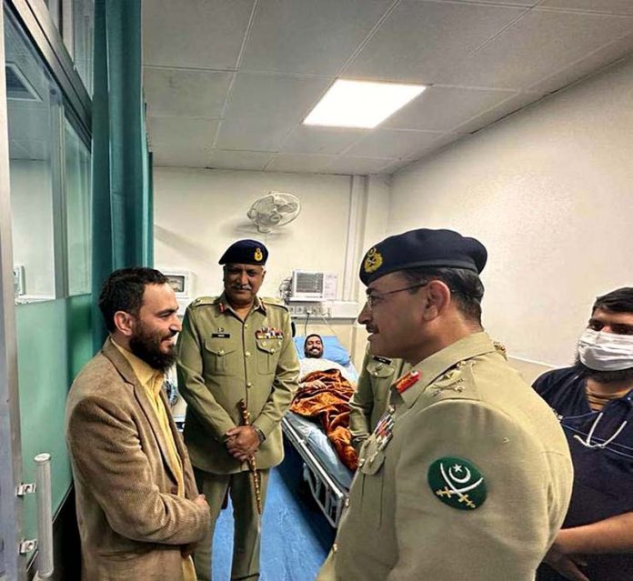 General Syed Asim Munir, Chief of Army Staff (COAS) visited CMH Rawalpindi today. COAS met injured officers and soldiers who got injured during CTD complex Bannu Operations. COAS remained with them for some time and inquired about their wellbeing. COAS appreciated their high spirit and morale and lauded their professionalism during operation against terrorists