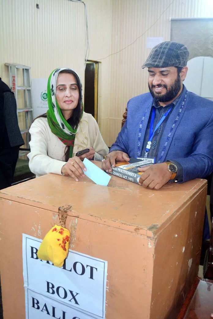 Lawyers casting their vote during District bar election 2023