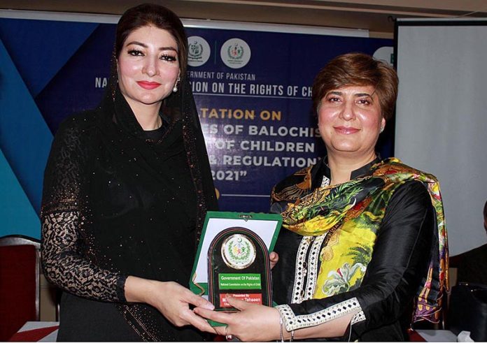 Chairperson of NCRC Afshan Tehseen presenting shield to Balochistan Government’s Spokesperson Farah Azeem Shah