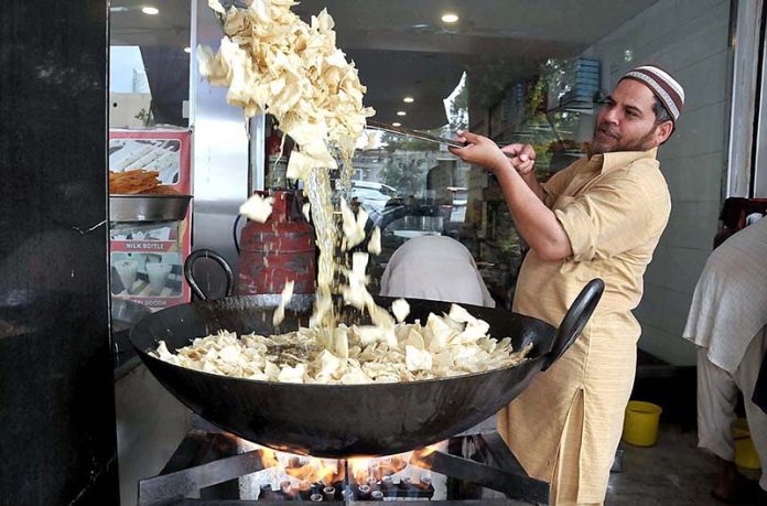 A vendor busy in preparing “papari” for ‘chaat’ at Aabpara during Holy fasting month of Ramzan