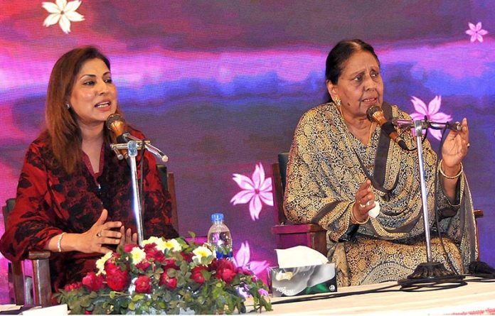 Legendary singer Suria Multanikar along with her daughter Rahat ...