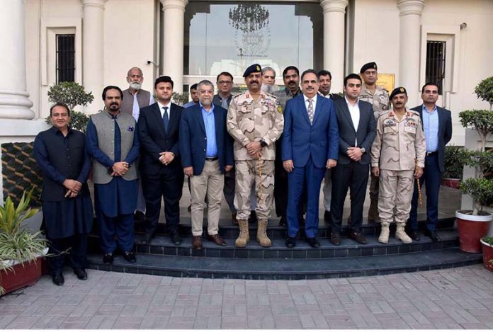 A group photo of DG Anti-Narcotics Pakistan Major General Muhammad Aneeq ur Rehman with chamber members at the Chamber of Commerce