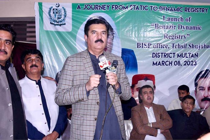 Minister of State for Poverty Alleviation and Social Safety, Faisal Karim Kundi addressing a public gathering at Tehsil Shujaabad