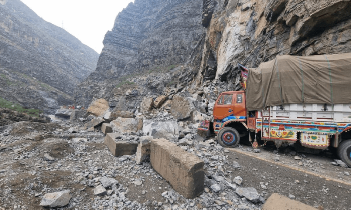 Mount Sulaiman landslide affect large part of Balochistan-KP highways