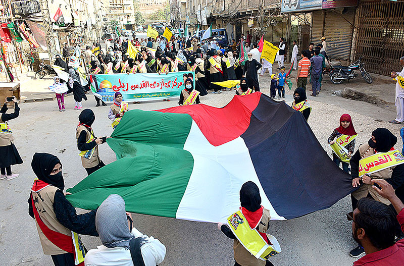 A large number of women participated in Al-Quds rally after Namaz-e- Jumma at Qadamgah road