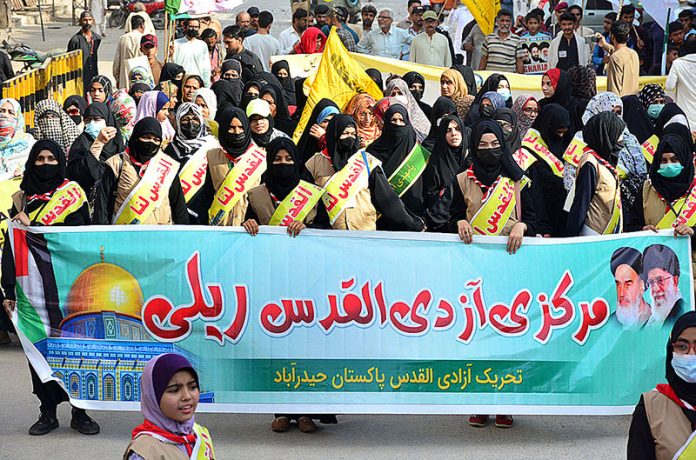 A large number of women participated in Al-Quds rally after Namaz-e- Jumma at Qadamgah road