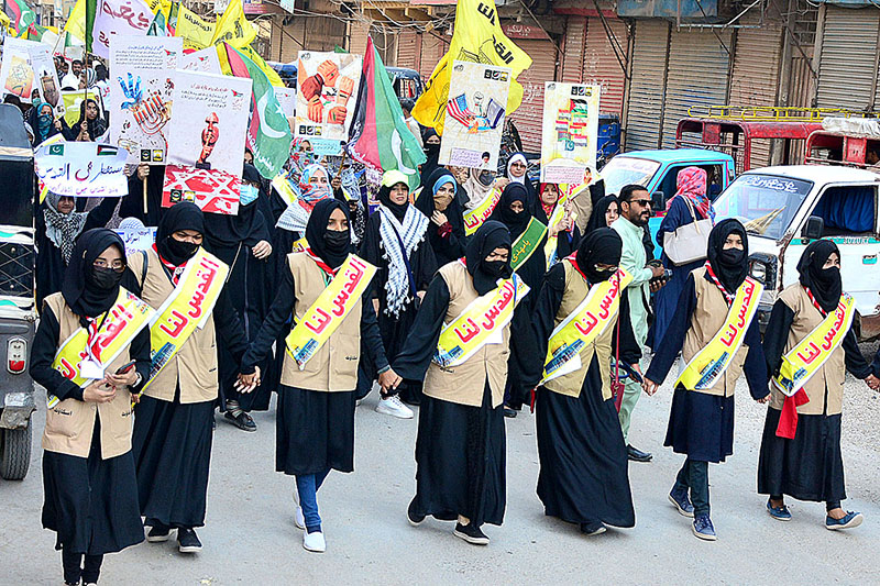 A large number of women participated in Al-Quds rally after Namaz-e- Jumma at Qadamgah road