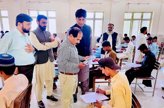 Secretary of Higher Education Department Punjab, Javaid Akhtar Mehmood visits the SSC Examination Center in Shujabad along with Chairman BISE, Hafiz Muhammad Qasim, and Secretary BISE, Khurram Qureshi