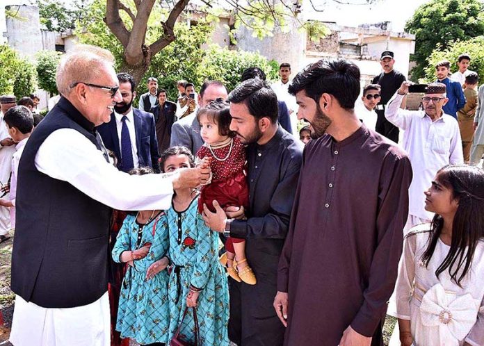 President Dr. Arif Alvi exchanging Eid-ul-Fitr greetings at Aiwan-e-Sadr Staff Colony