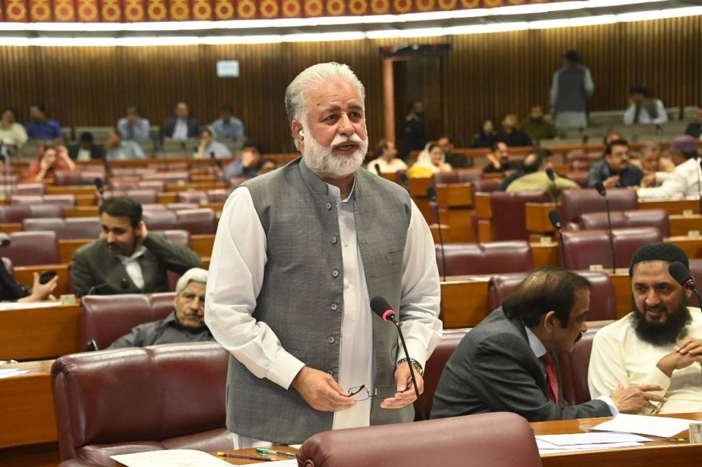 NA passes resolution to confer national award for Mufti Abdul Shakoor