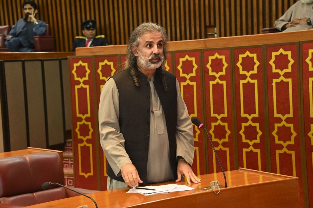 NA passes resolution to confer national award for Mufti Abdul Shakoor