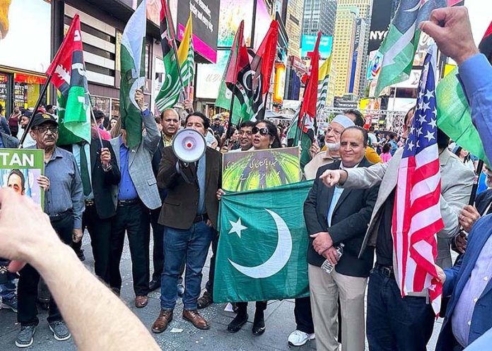 Pakistani American Diaspora gathering Times Squares to Express Solidarity with Pakistan and Pak Army