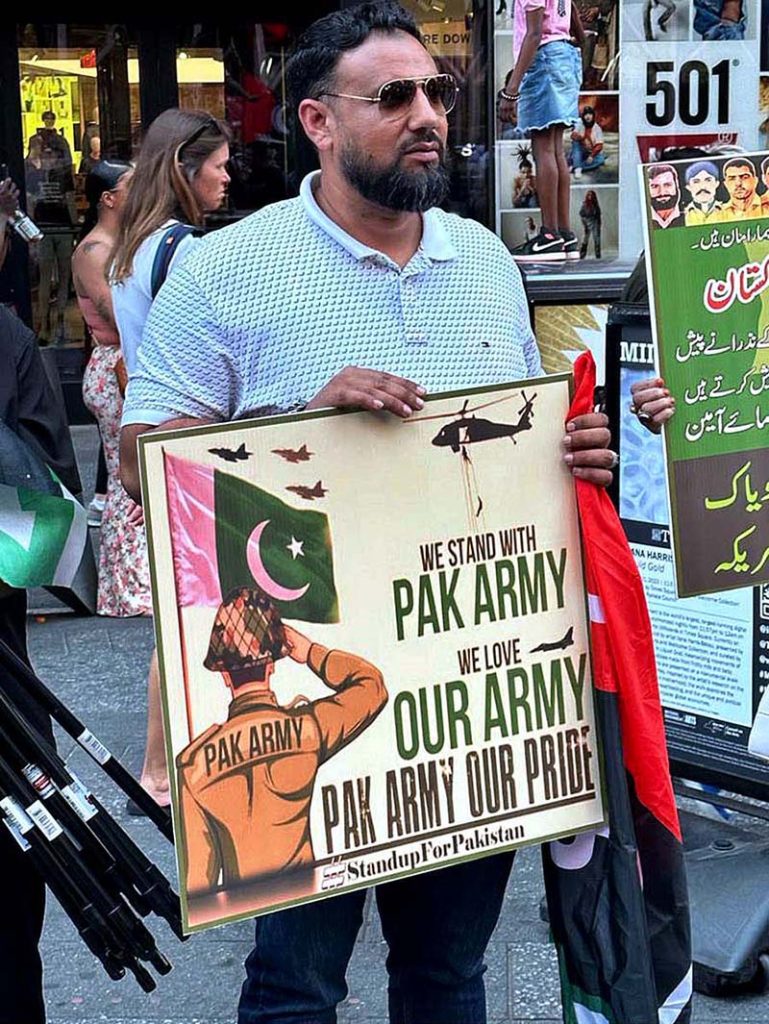 Pakistani American Diaspora gathering Times Squares to Express Solidarity with Pakistan and Pak Army