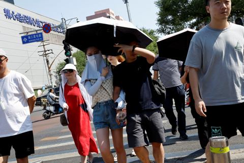 Beijing Experiences High Temperature Above 40 C For Three Consecutive Days