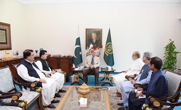 Chairman Senate Muhammad Sadiq Sanjarani, MNA Muhammad Khalid Magsi and Senator Naseebullah Bazai called on the Prime Minister Muhammad Shahbaz Sharif. Federal Minister for Law and Justice Azam Nazir Tarar was also present in the meeting