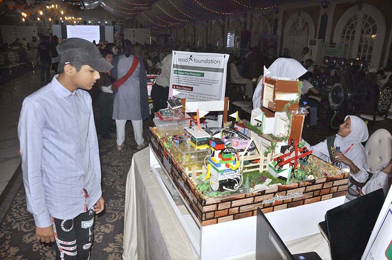 A student visits a science stall at the closing session of International EdTech Conference