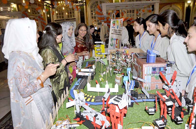 A student visits a science stall at the closing session of International EdTech Conference