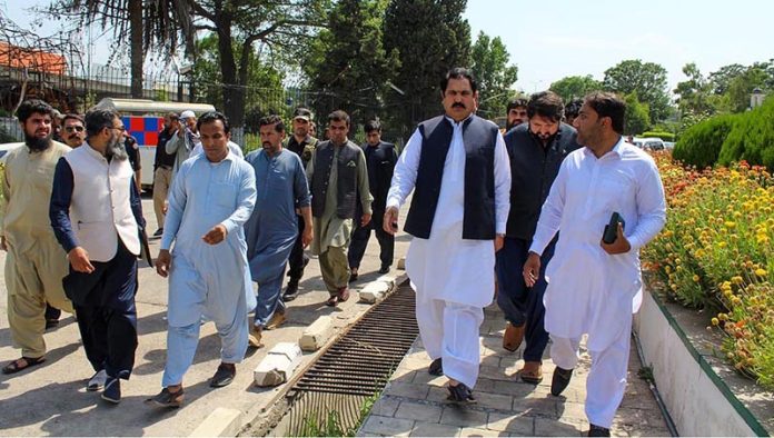 Arrival of the Federal Minister for Overseas Pakistani & Human Resource Development Mr. Sajid Hussain Turi to Radio Pakistan Peshawar