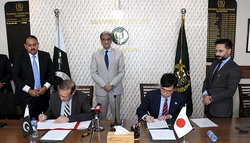 Joint Secretary (Japan), Saeed Ashraf Siddiqi, EAD, and Mr. KINOSHITA Yasumitsu, Chief Representative JICA signs the Grant Agreement regarding the Human Resource Development Scholarship Program (JDS) for the year 2023 at Ministry of Economic Affairs