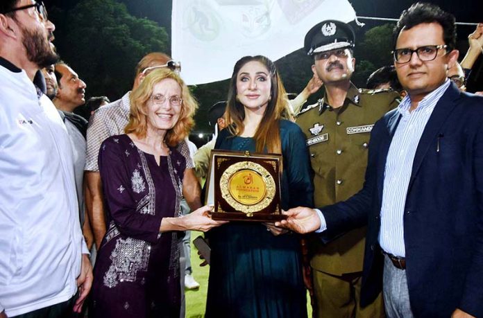 Chairperson Almarah Foundation Mrs Sofia Warriach presents souvenir to the Ambassador of the Kingdom of the Netherlands in Pakistan Henny de Vries after MOU collaboration ceremony between Almarah and SBP KJHA at National Hockey Stadium as and Dy Inspector General of police Mr.Mehboob Lilla also present