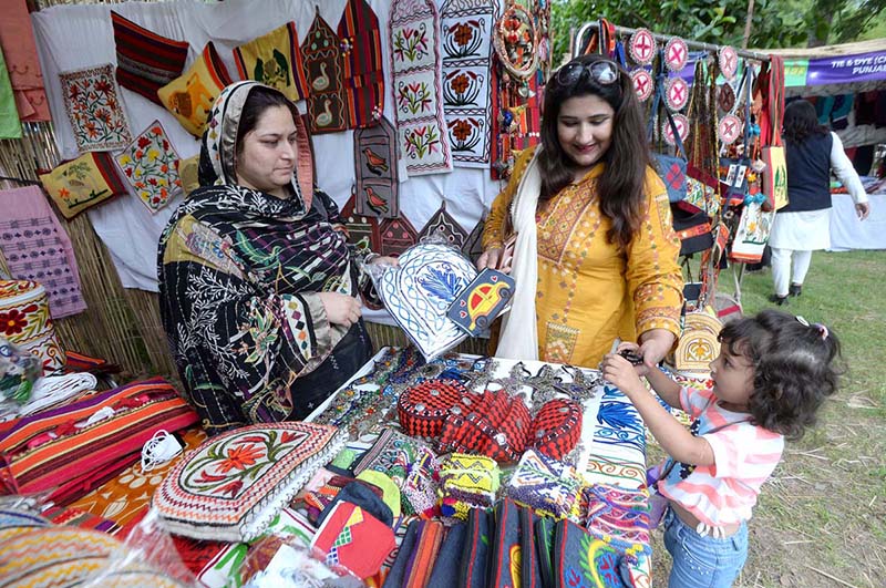 A folk artist from Cholistan blowing fire from mouth during Saqafati Mela at Lok Virsa