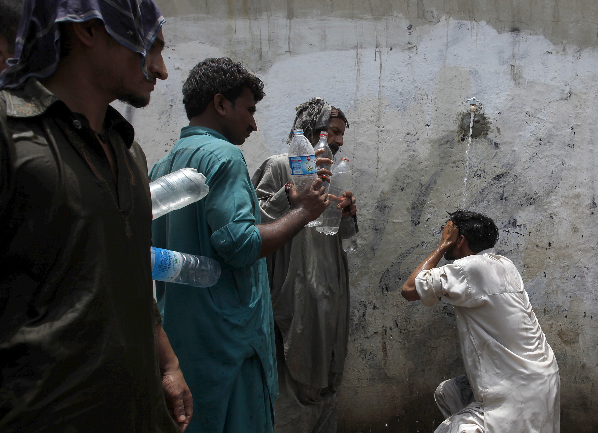 met-dept-predicts-heatwave-as-temperature-set-to-soar-in-hazara