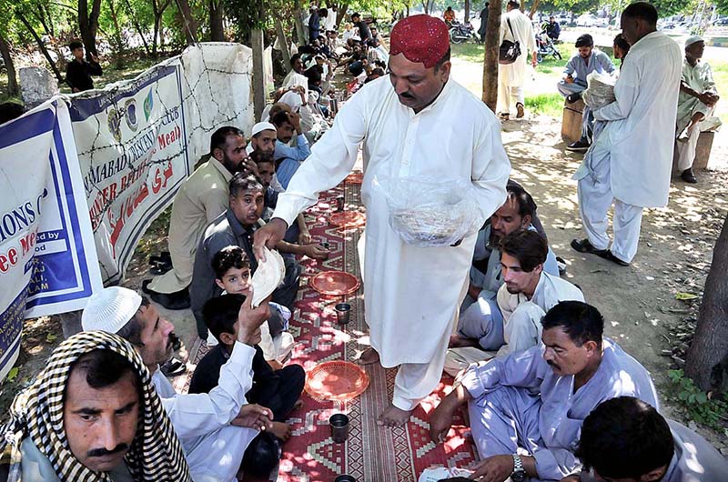 Free food being distributed by Islamabad Crescent Lions Club among the deserving people at Poly Clinic