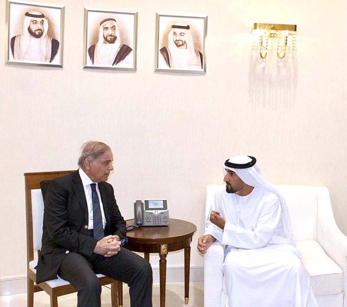 Prime Minister Muhammad Shehbaz Sharif arrives in Abu Dhabi, UAE on his one day official visit. Pakistan’s Ambassador to UAE and senior officials of UAE received the Prime Minister upon his arrival