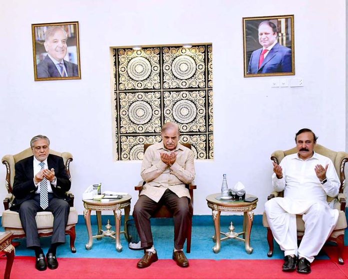 Prime Minister Muhammad Shehbaz Sharif and Federal Ministers visit former MNA Dr. Tariq Fazal Chaudhry to offer him condolences for the unfortunate accidental death of his son