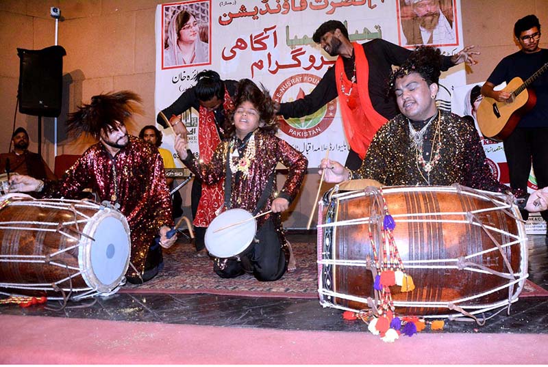 Renowned folk singer Arif Lohar is performing in a program organized for Thalassemia children at Alhamra Arts Council