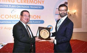 Caretaker Federal Minister for Water Resources, Ahmad Irfan Aslam giving shield to the participant during the launching ceremony of National Master plan on flood telemetry