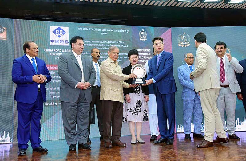 Prime Minister Muhammad Shehbaz Sharif Presenting Awards To Heads ...