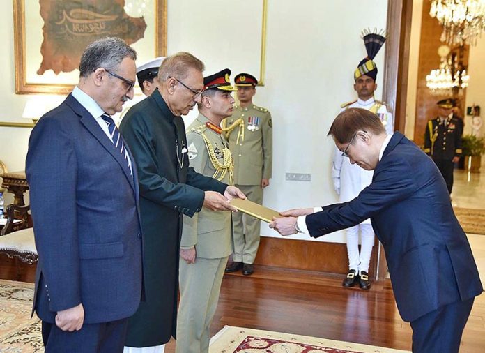 The Ambassador -designate of the Republic of Korea, Mr. Park ki Jun, presenting his diplomatic credentials to President Dr. Arif Alvi at Aiwan-e-Sadr