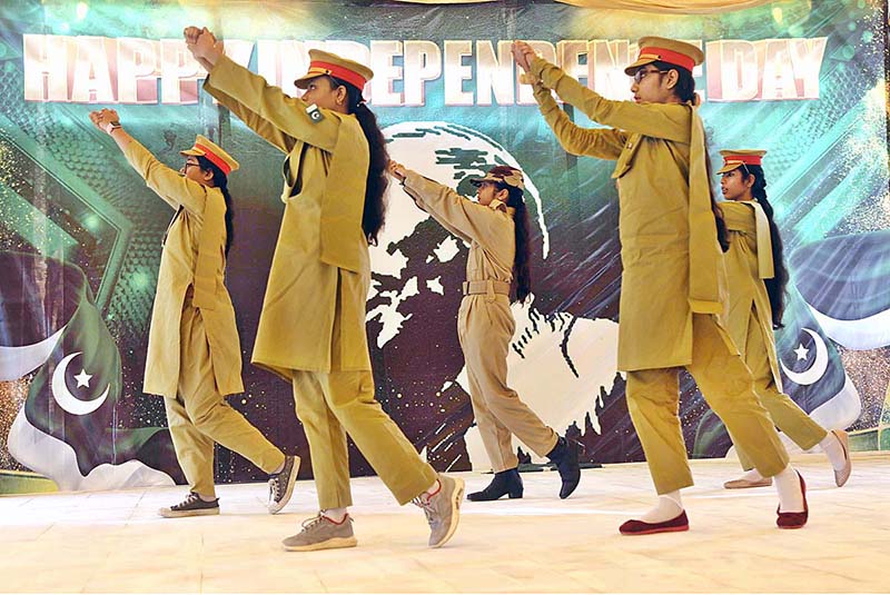 Students performing tableau during Flag hoisting ceremony at Circuit House on the occasion of 77th Independence Day celebration