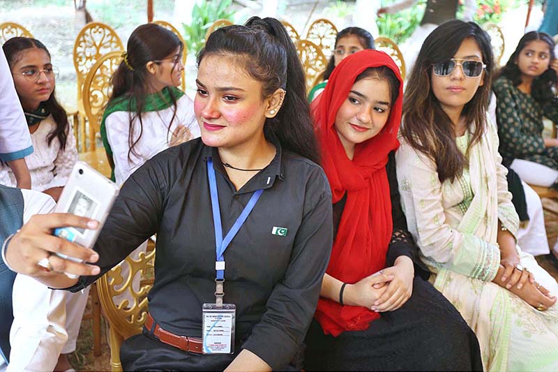 Students performing tableau during Flag hoisting ceremony at Circuit House on the occasion of 77th Independence Day celebration