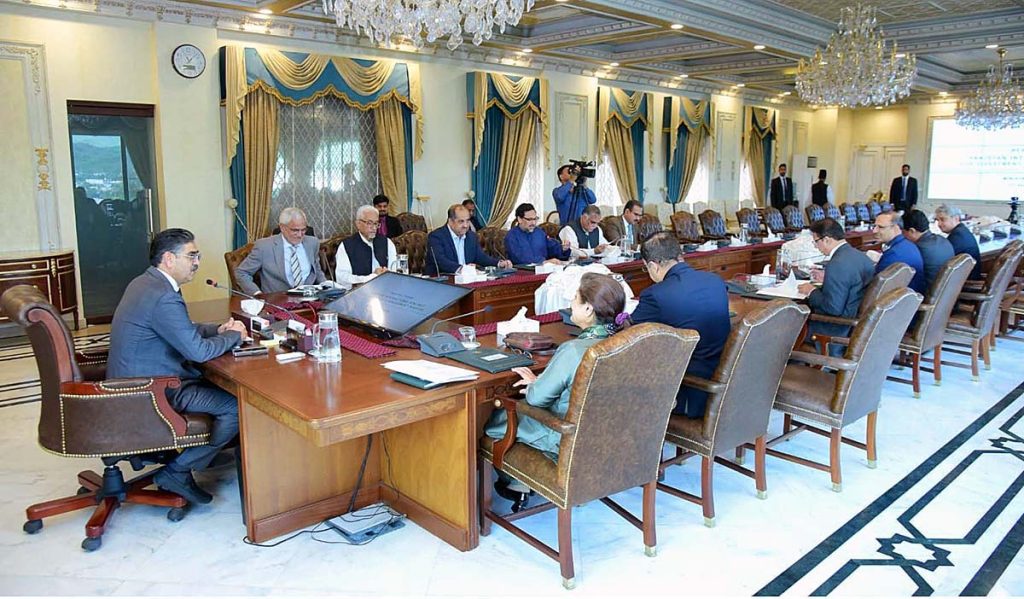 Caretaker Prime Minister Anwaar-ul-Haq Kakar chairs a meeting on ...