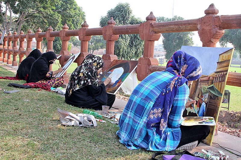 Artist giving final touch to painting in Dewane Aam Painting Competition inside Shahi Fort in collaboration with Bab Pakistan Foundation and Walled City Authority Lahore