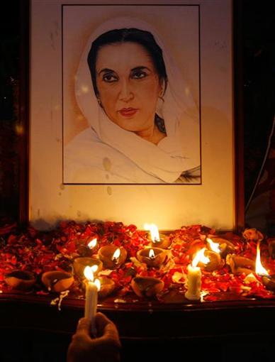 Politicians Pays Floral Tributes To Benazir Bhutto On Her Martyrdom ...