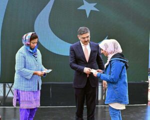 Caretaker Prime Minister Anwaar-ul-Haq Kakar distributes cheques among the high achievers of NUST hailing from Balochistan