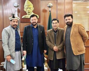 Chief Minister of Gilgit-Baltistan Haji Gulbar Khan, Provisional Minister Finance Muhammad Ismail and Member GB Assembly, Amjad Hussain Adv in a group photo with Musa Ali, who traveled from near Siachen to Islamabad on a horse with the message of peace.