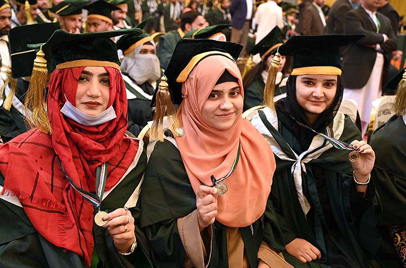 Caretaker minister for Tourism and Environment Arshad Wali Muhammad confers Gold Medal to a graduate during the 12th Convocation of Sindh Agriculture University Tandojam