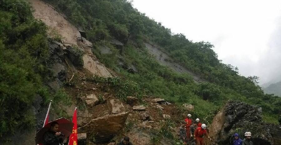 Landslide traps 47 in SW China's Yunnan province