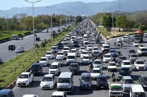 A view of massive traffic on Expressway in the Federal Capital.