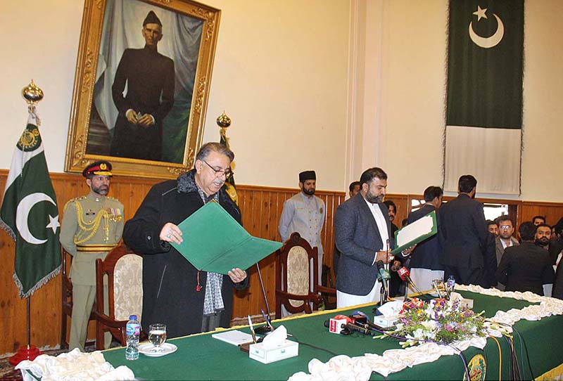 Governor Balochistan Malik Wali Khan Kakar administering oath to newly elected Chief Minister Balochistan Mir Sarfraz Bugti at Governor House.