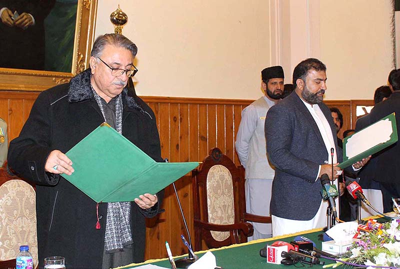 Governor Balochistan Malik Wali Khan Kakar administering oath to newly elected Chief Minister Balochistan Mir Sarfraz Bugti at Governor House.