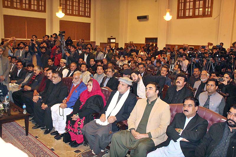 Governor Balochistan Malik Wali Khan Kakar administering oath to newly elected Chief Minister Balochistan Mir Sarfraz Bugti at Governor House.