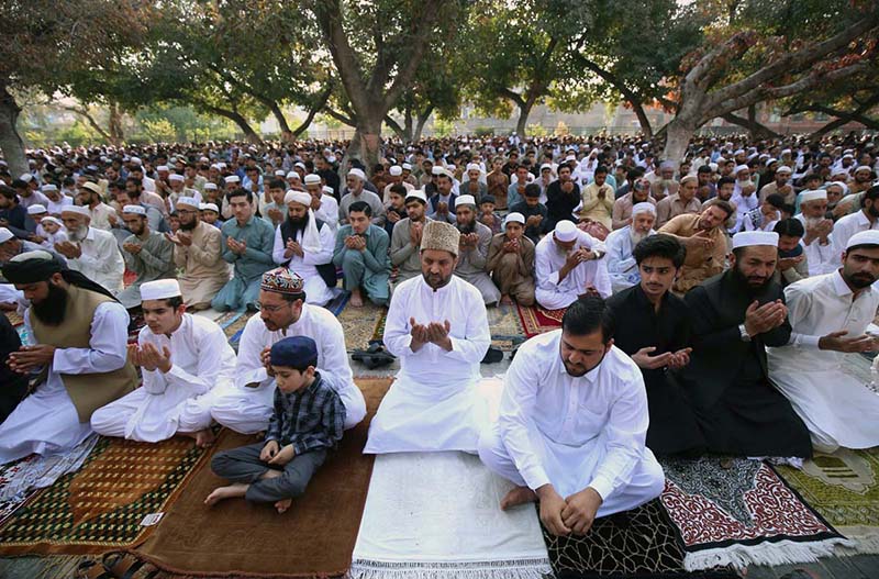 A large number of faithful offering Eid-ul-Fitr prayer at Eidgah Ground