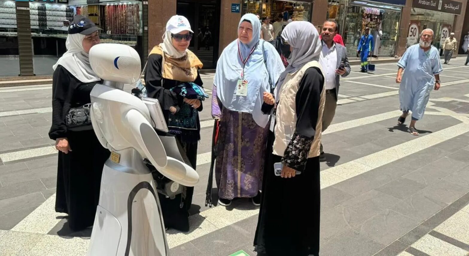 Madinah Health launches smart robot service in central area near Prophet's mosque