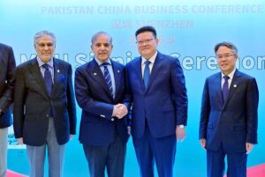 Prime Minister Muhammad Shehbaz Sharif shaking hands with Meng Fanli, Party Secretary of Shenzhen Municipal Committee, and Deputy Party Secretary of Guangdong Provincial Committee, Shenzhen.